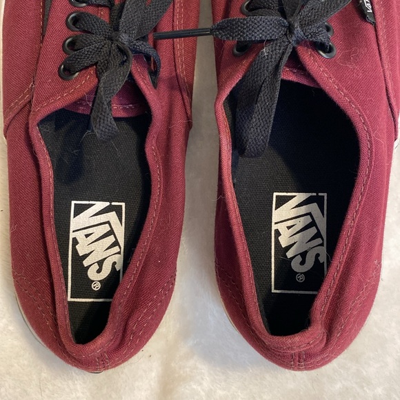 Maroon vans - Picture 3 of 7